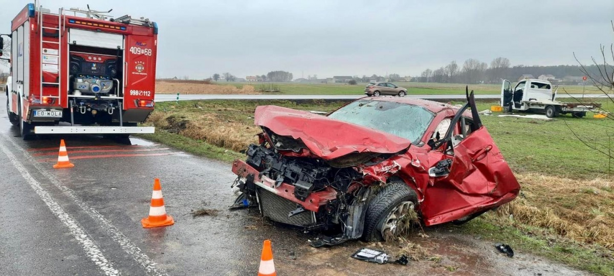 GROŹNE ZDERZENIE NA SKRZYŻOWANIU. SĄ RANNI