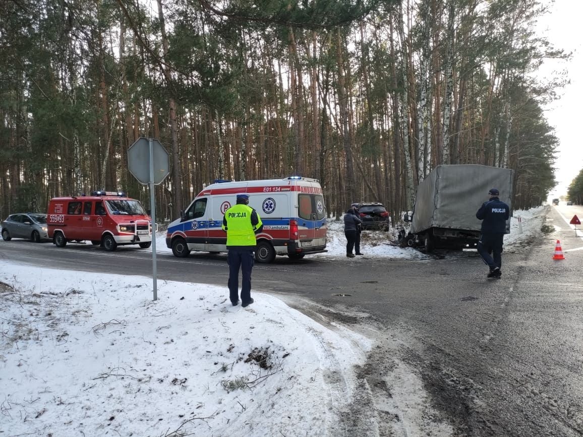 Kierowca i pasażer trafili do szpitala