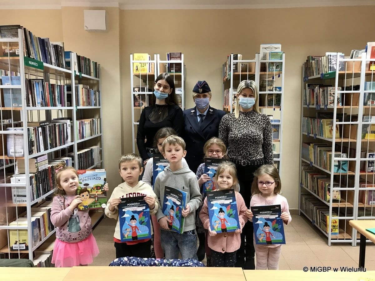 W bibliotece o bezpieczeństwie na kolei