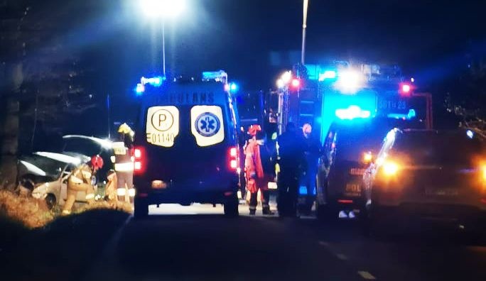 KIEROWCA I TRÓJKA PASAŻERÓW ZABRANI DO SZPITALA