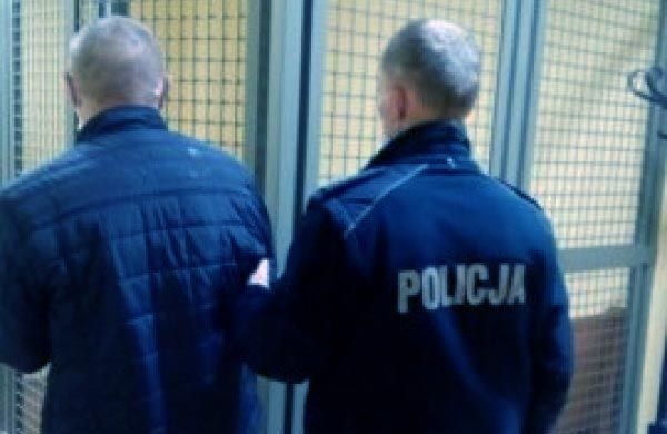Z SIEKIERĄ W RĘKU ZAATAKOWAŁ SYNA
