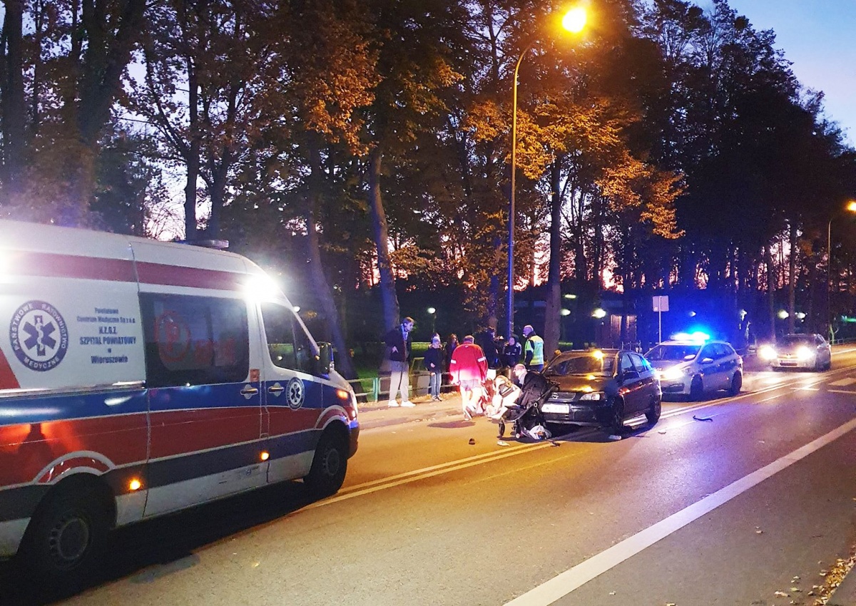 POTRĄCENIE KOBIETY Z DZIECKIEM