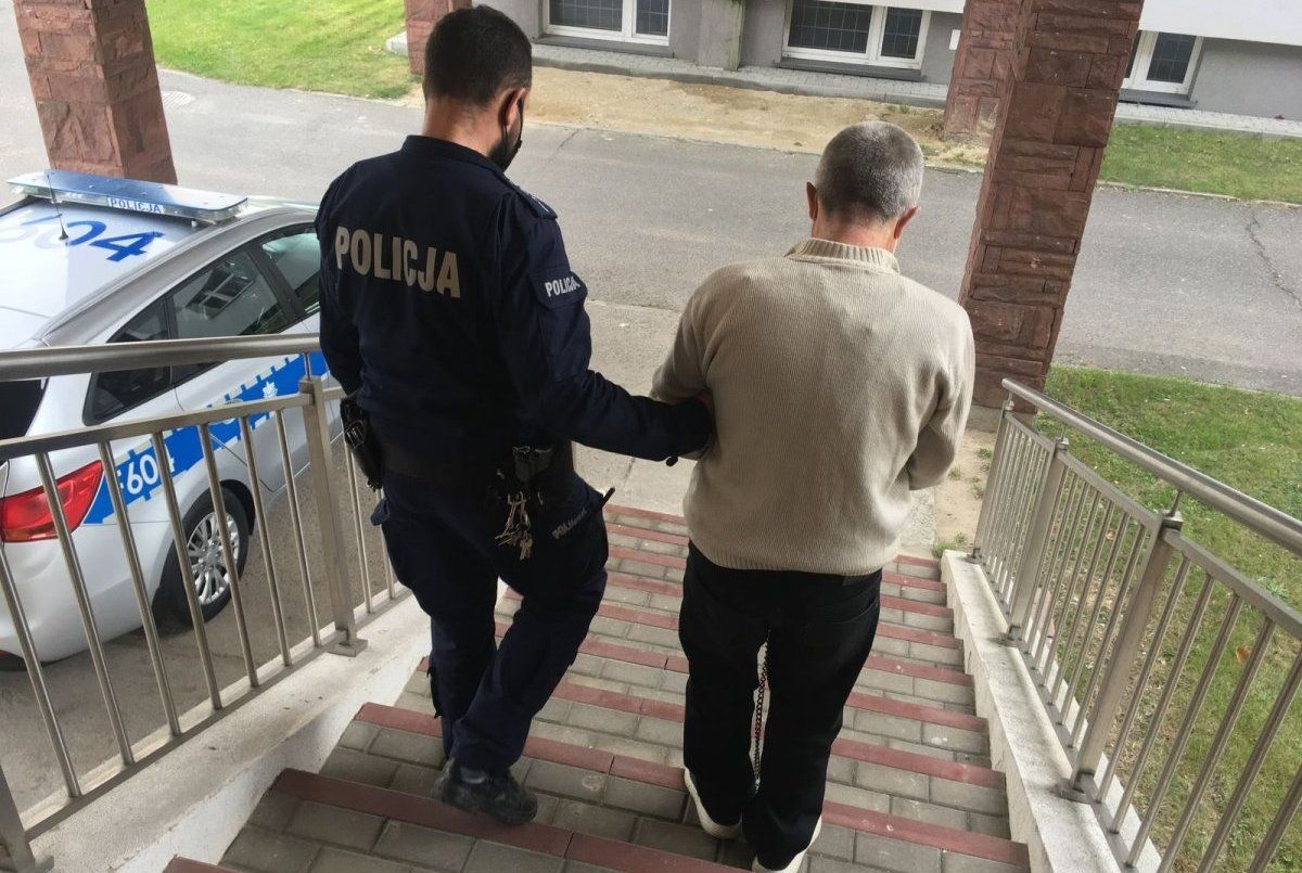 ZAATAKOWAŁ NOŻEM ŻONĘ I ZNAJOMEGO. KOBIETA ZMARŁA