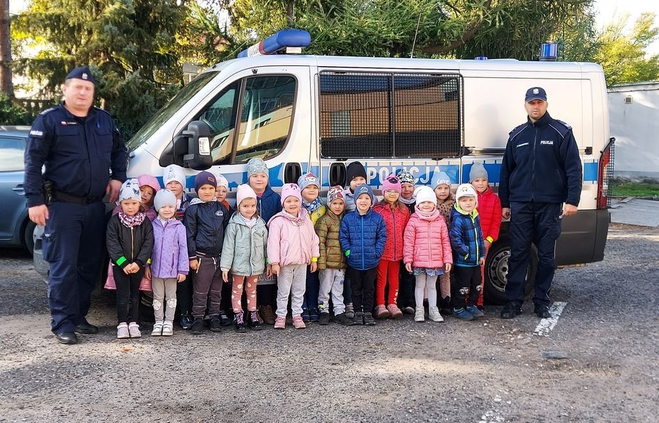 Maluchy chętnie słuchają policjantów