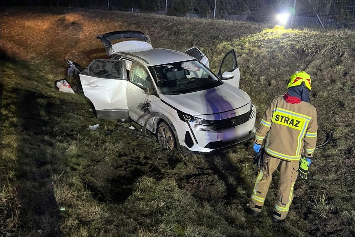 DACHOWAŁA NA S8. TROJE DZIECI TRAFIŁO DO SZPITALA