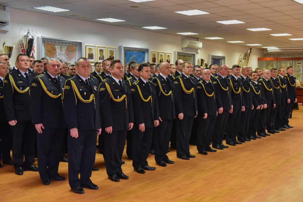 STRAŻACY PSP Z ODZNACZENIAMI I AWANSAMI