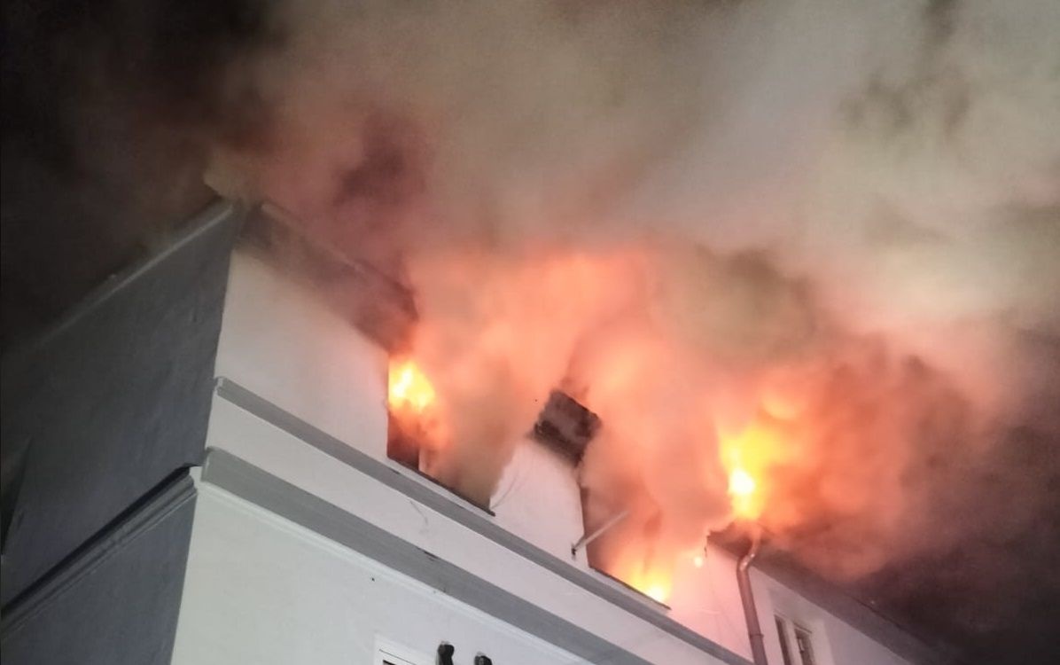 TRAGICZNY POŻAR W ZDUŃSKIEJ WOLI. SPŁONĘŁY DWIE OSOBY!