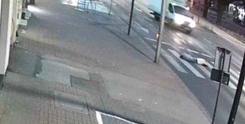 PRZYJECHAŁ MĘŻCZYZNĘ LEŻĄCEGO NA PASACH I UCIEKŁ. JEST AKT OSKARŻENIA!
