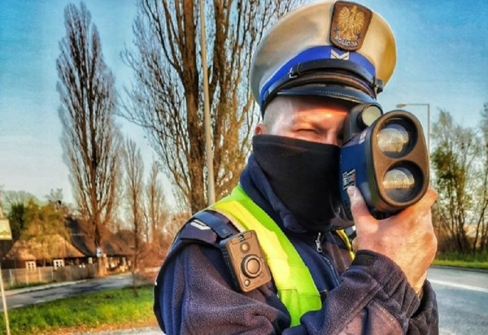PĘDZIŁ 104 KM/H W TERENIE ZABUDOWANYM. STRACIŁ PRAWO JAZDY!