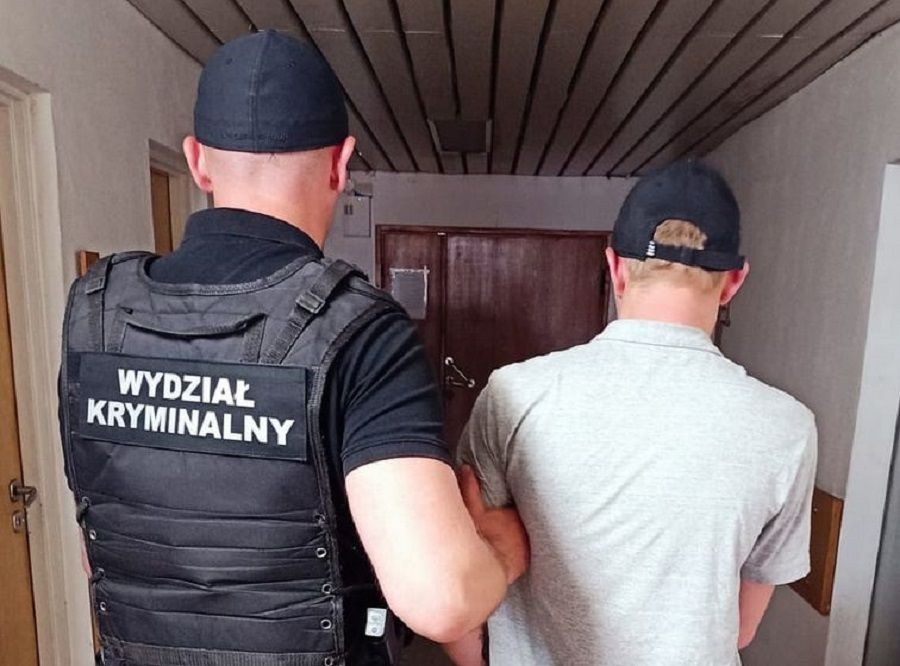 OKRADAŁ SKLEPY I WŁASNĄ BABCIĘ. 22-LATEK USŁYSZAŁ 9 ZARZUTÓW