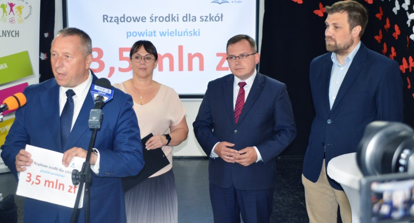 Szkoły skorzystały z programów rządowych - sprawdź, do których placówek trafiła kasa