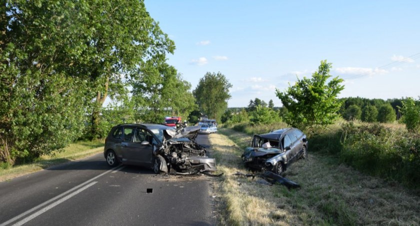 Spowodował wypadek i uciekł. Ranne zostały dwie osoby