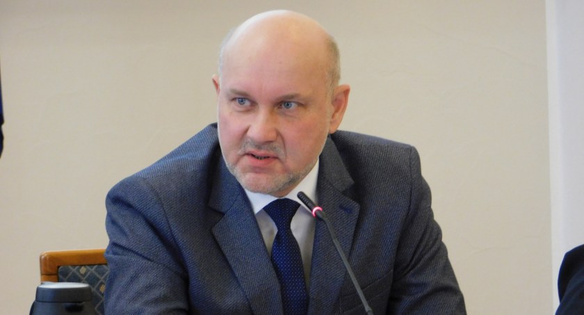 Za mało kasy, także dla dziadków przewodniczącego?