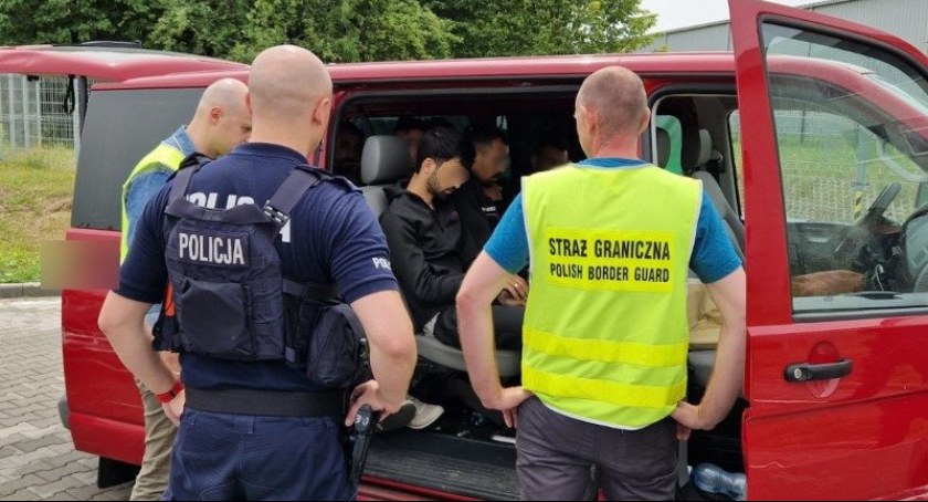 Dwunastu nielegalnych imigrantów zatrzymanych
