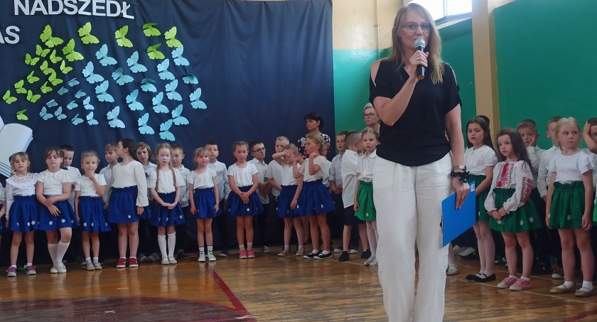 Przedszkolaki idą do pierwszej klasy – wzruszające pożegnanie maluchów z PP nr 2 w Wieluniu