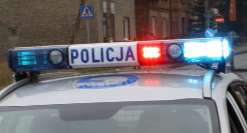 O włos od tragedii - 90-letni staruszek jechał pod prąd na ekspresówce 