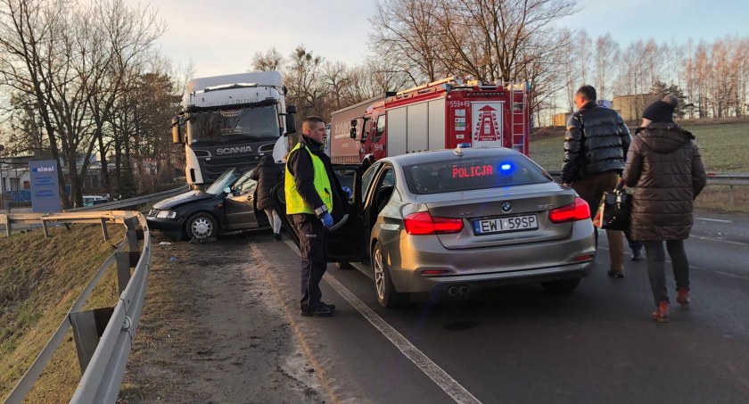 Kierowca osobówki trafił do szpitala 