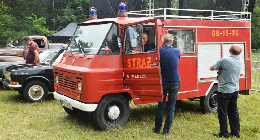 Druhowie chcą sprzedać starego żuka - najlepiej, żeby trafił w ręce pasjonata motoryzacji