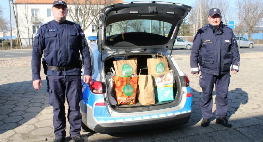 W pomoc włączyli się też policjanci 