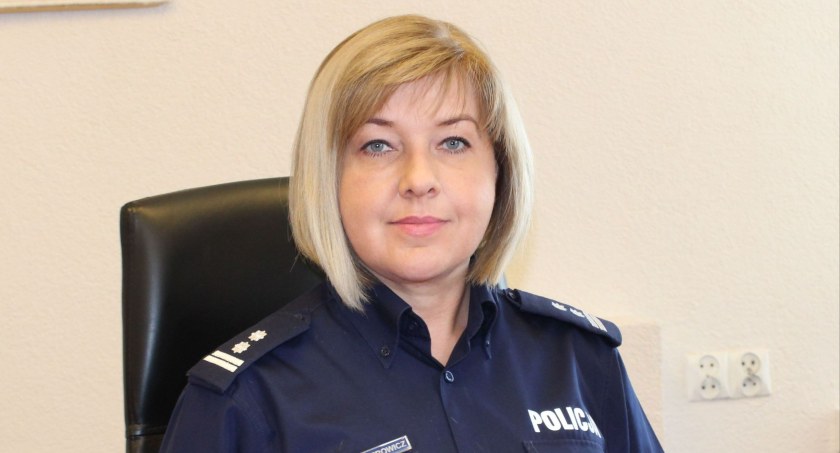 Policjantka w mundurze nikogo już nie dziwi