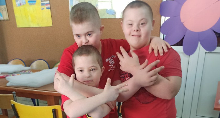 Dzień dwóch różnych skarpet