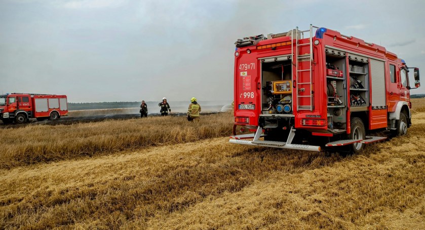Pożar podczas żniw - paliło się pół hektara pola