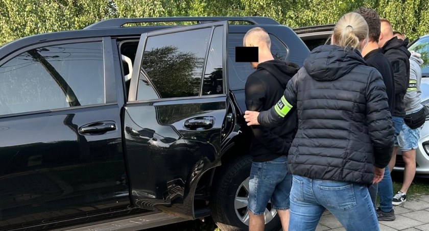 Policja zatrzymała dwóch poszukiwanych mężczyzn - ukrywali się na Mazurach