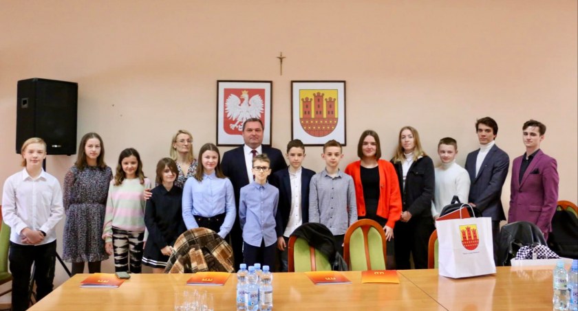 Nagrodził młodych sportowców