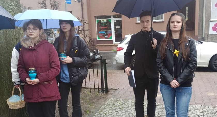 Symboliczne żonkile również w Wieluniu