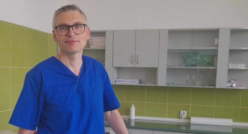Jak radzić sobie w upały - radzą  doktor Wojciech Ordon i ratownik Sebastian Jasiński