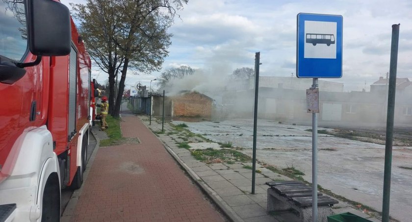 Palił się pustostan