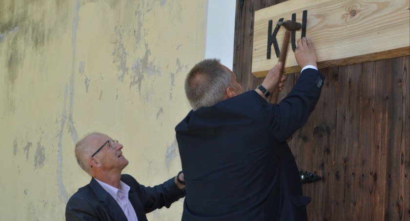 Gmina Mokrsko wzbogaciła się o nową atrakcję - znów tu można usłyszeć dźwięk kowalskich młotów 