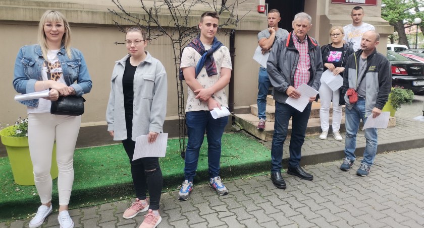 Upuścili sobie krwi 