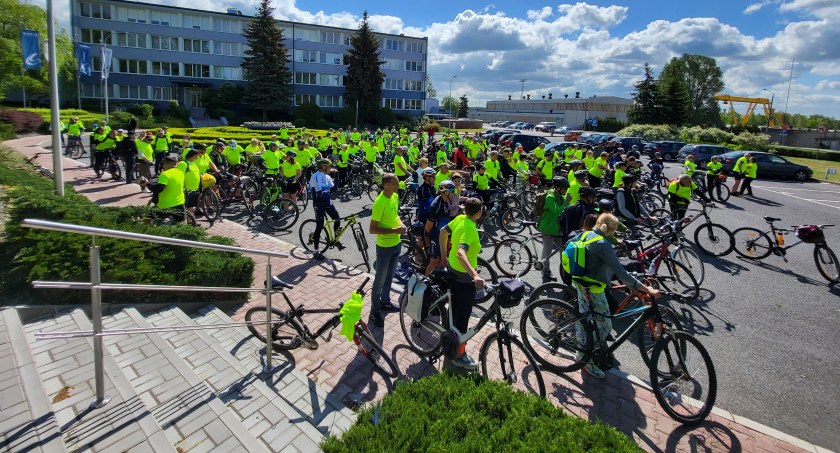200 rowerzystów pojechało z cementownią