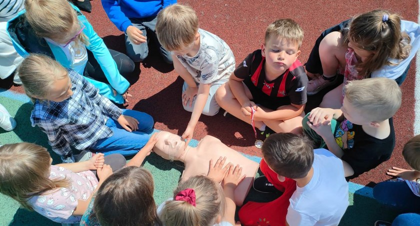Strażacy edukowali i bawili jednocześnie