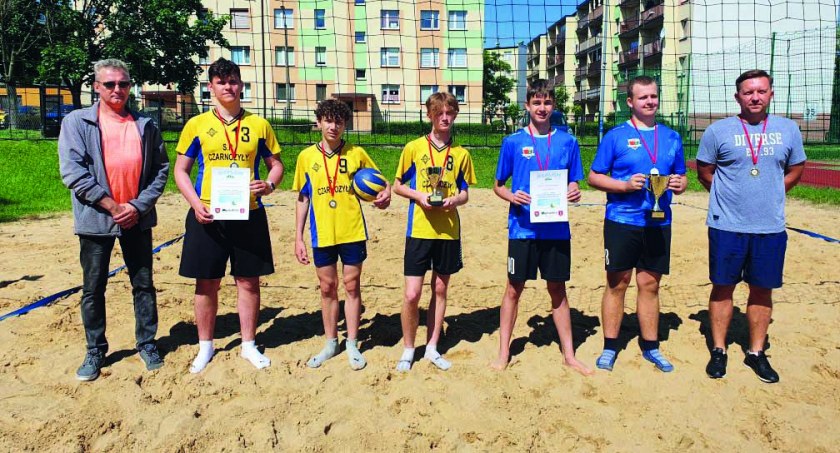 Rywalizowali w ,,plażówce”  