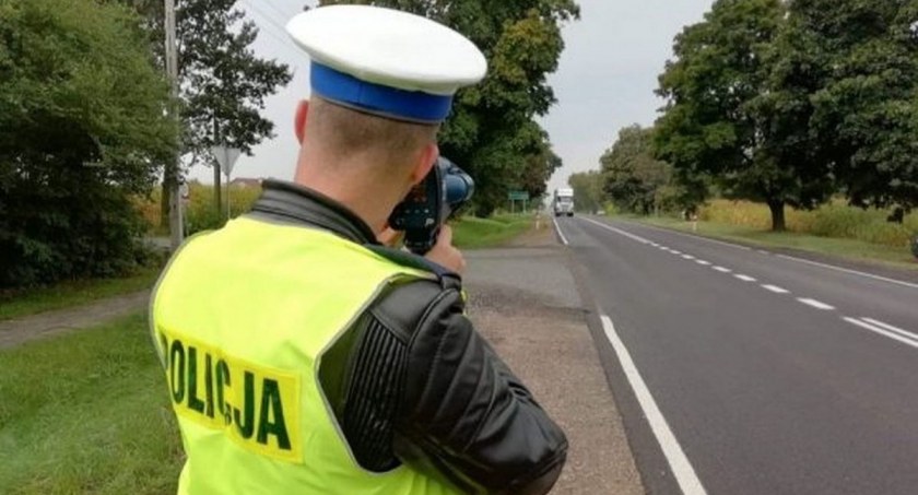 128 km/h w terenie zabudowanym. Kierowcy BMW grozi do 30 000 zł kary!