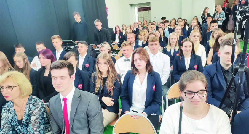Wypuścili w świat kilka tysięcy osób