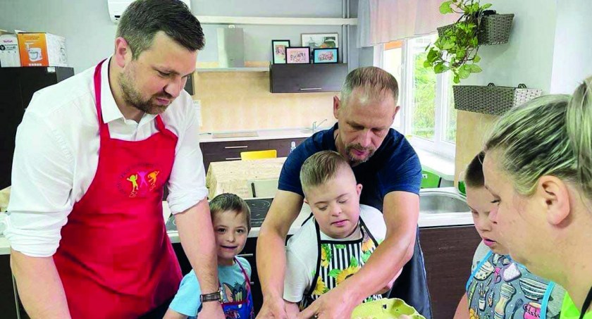 Smażyli pączki z wicestarostą
