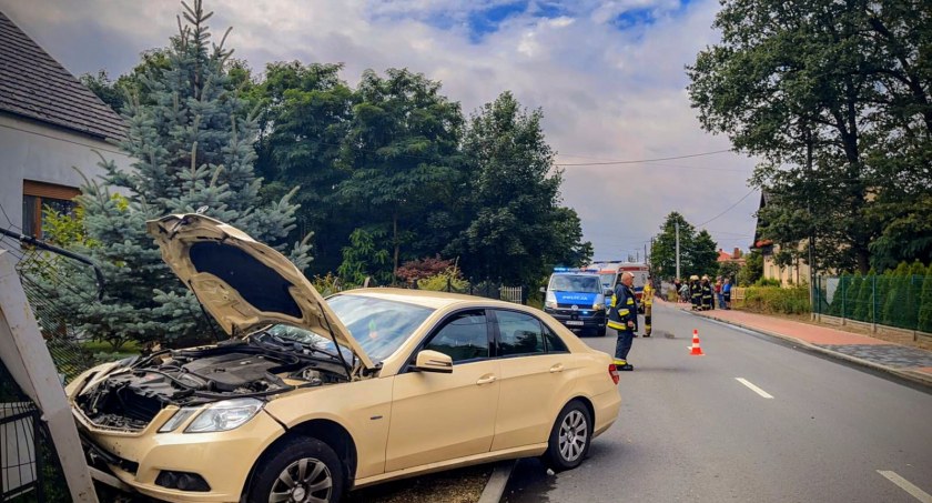 Wypadek pod Praszką - dwie osoby w szpitalu 