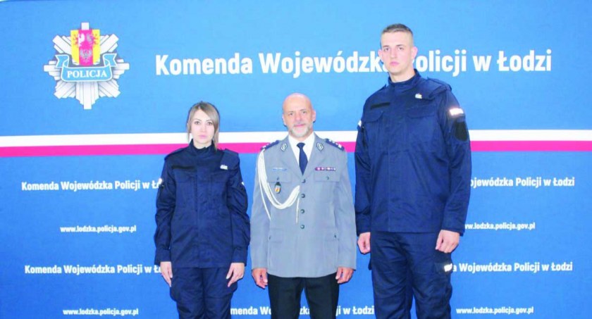 Dwóch nowych mundurowych 