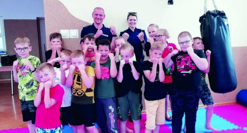 Policjanci edukowali młodych sportowców 