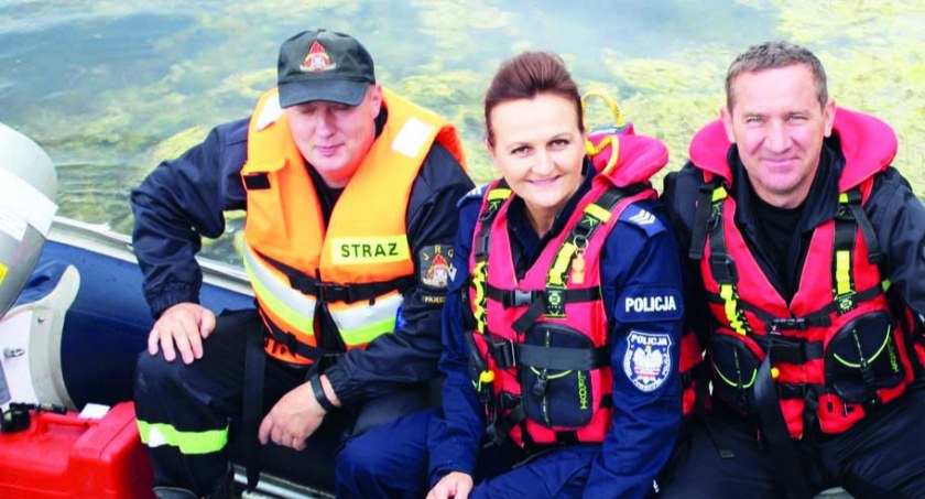 Policjanci na kajakach