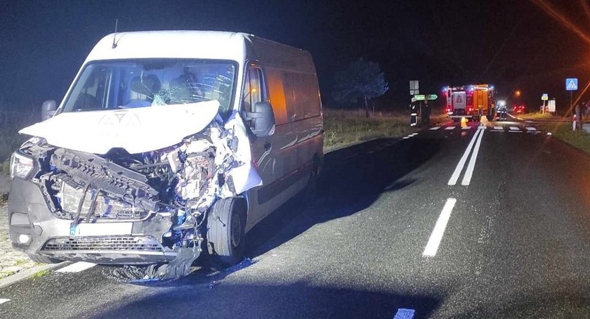 Zderzenie busa z osobówką pod Działoszynem – kierowcy pijani