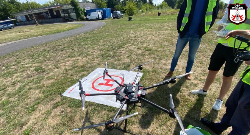 Szkolenie ważna rzecz - strażacy ochotnicy uczyli się obsługi dronów