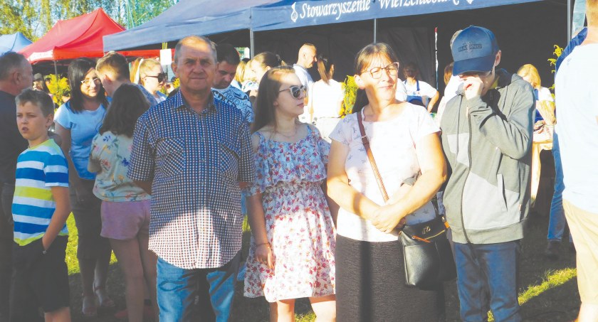 Na tapecie dania z cebuli i ziemniaków