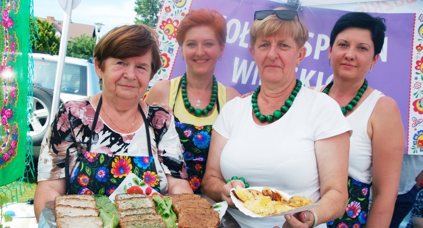 Piknik marszałkowski w pełnym słońcu