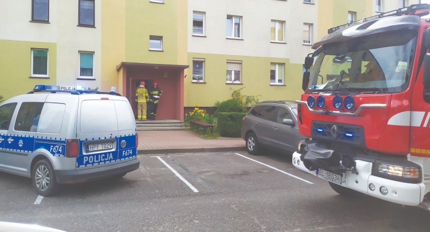 Sąsiedzi wezwali służby. Znaleziono zwłoki 72-latka