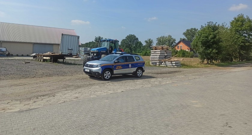 Atakują ludzi na drodze