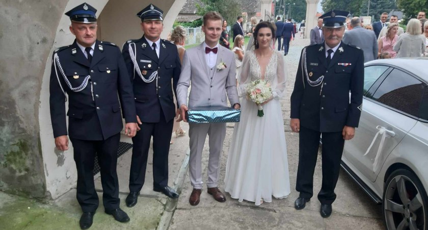 Druh Hubert się żeni. Przyjaciele z jednostki składają życzenia
